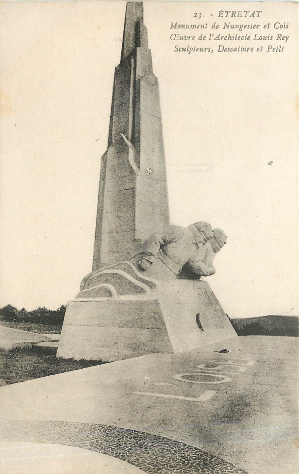 CPA Etretat Monument de Nungesser et Cote Ceuvre de l'Architecte Louis Rey Sculpteurs Descatoire et