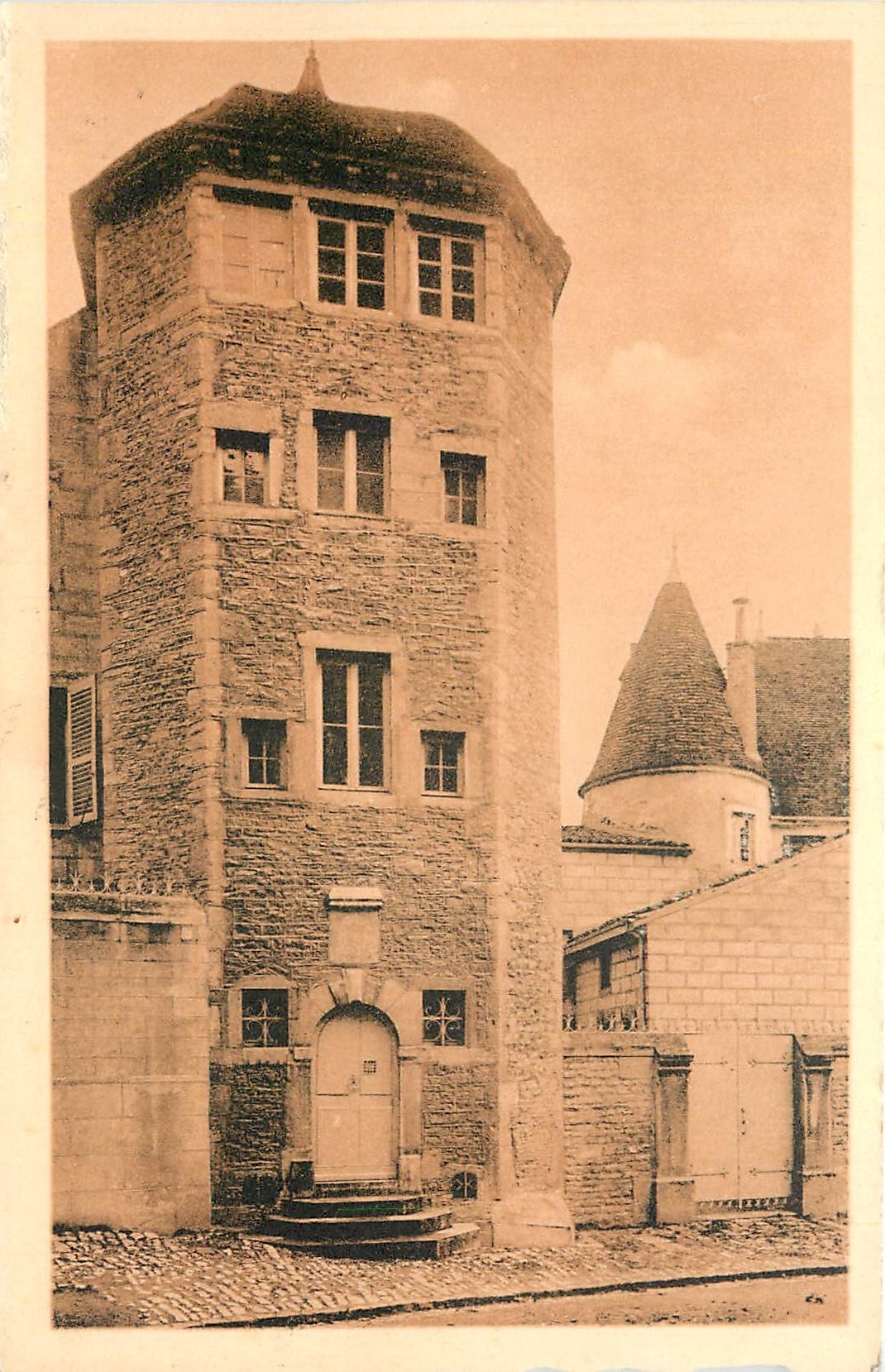 CPA Tournus S et L Tour de la Tresorerie 