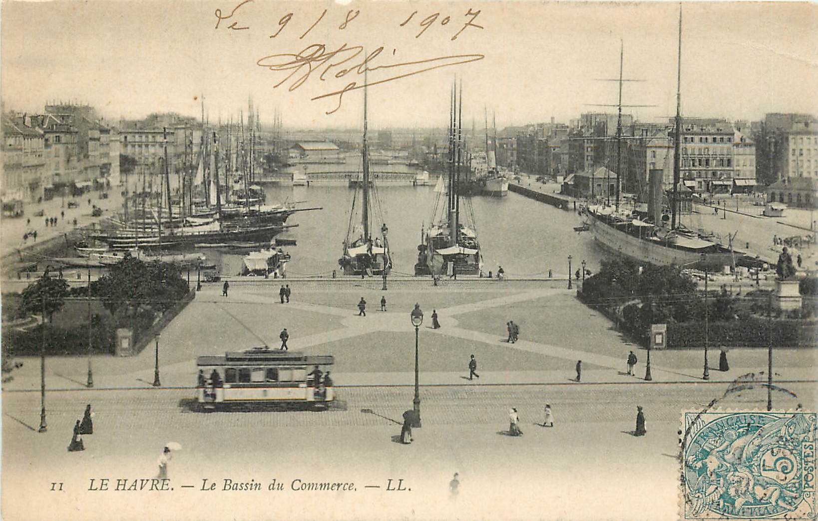 CPA Le Havre Le Bassin du Commerce Bateaux Tramway