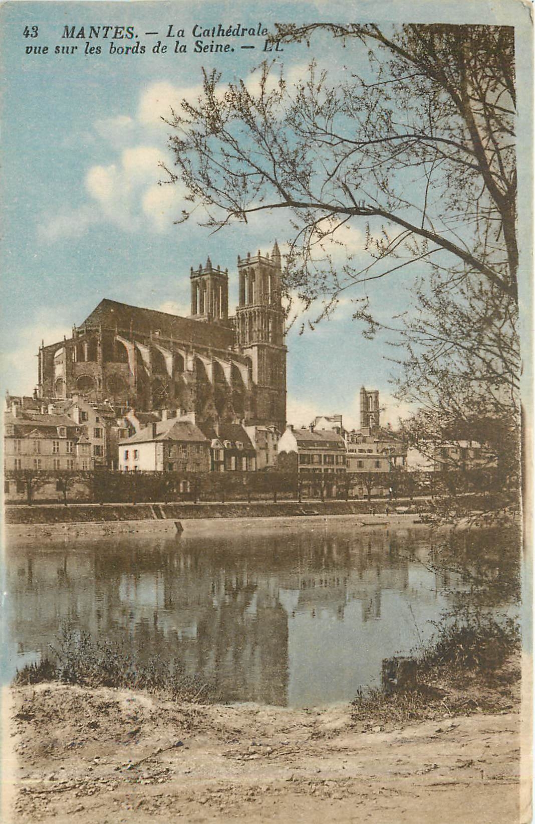 CPA Mantes La Cathedrale vue sur les bords de la Seine