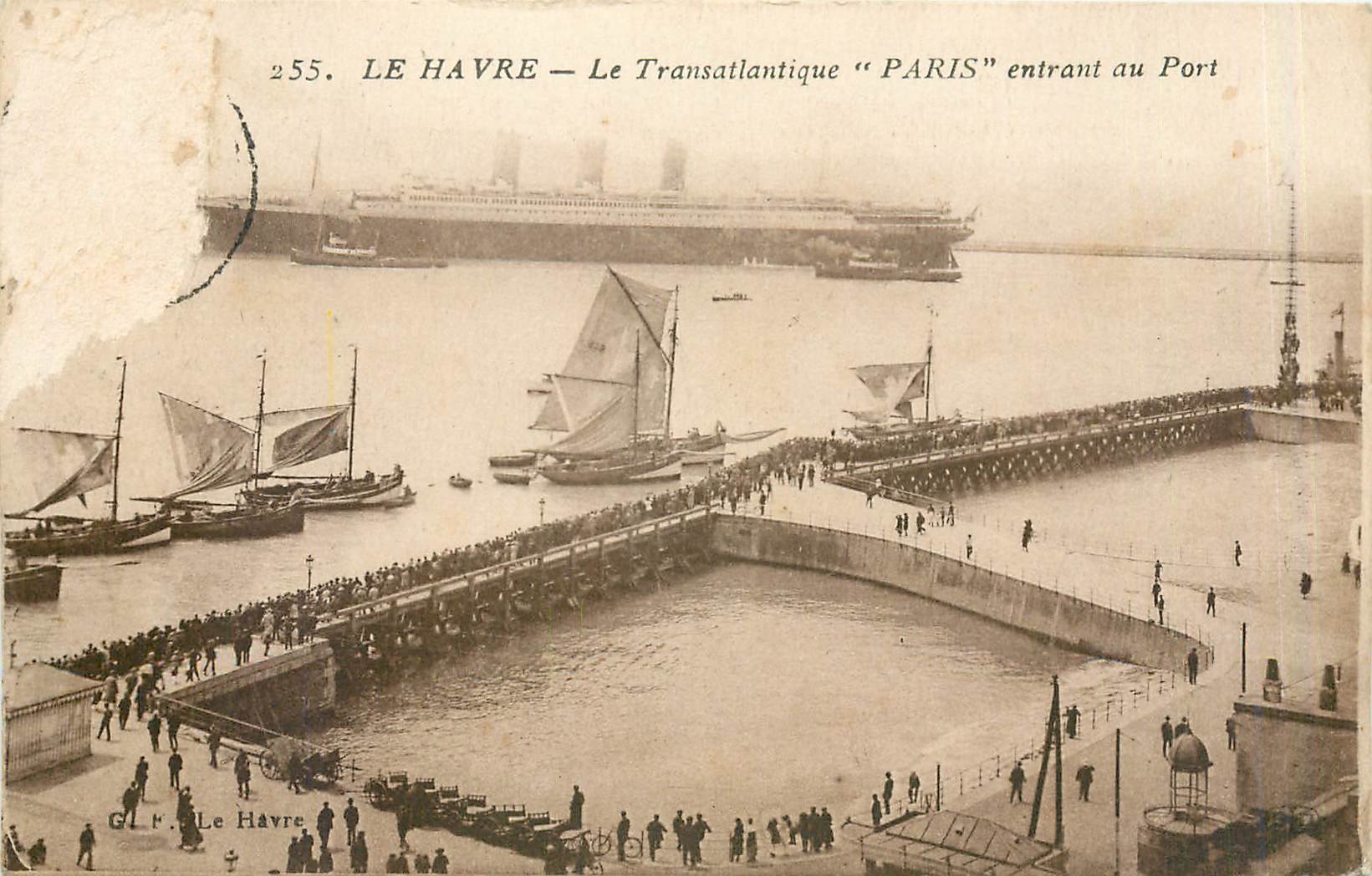 CPA Le Havre Le Transatlantique Paris entrant au Port Bateau