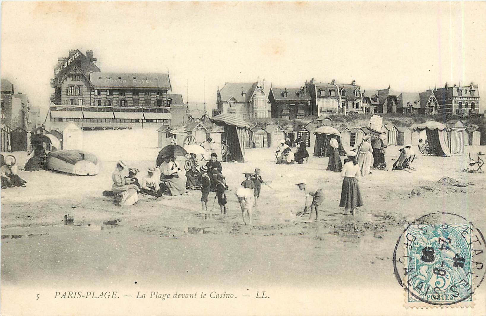 CPA Paris Plage La Plage devant le Casino
