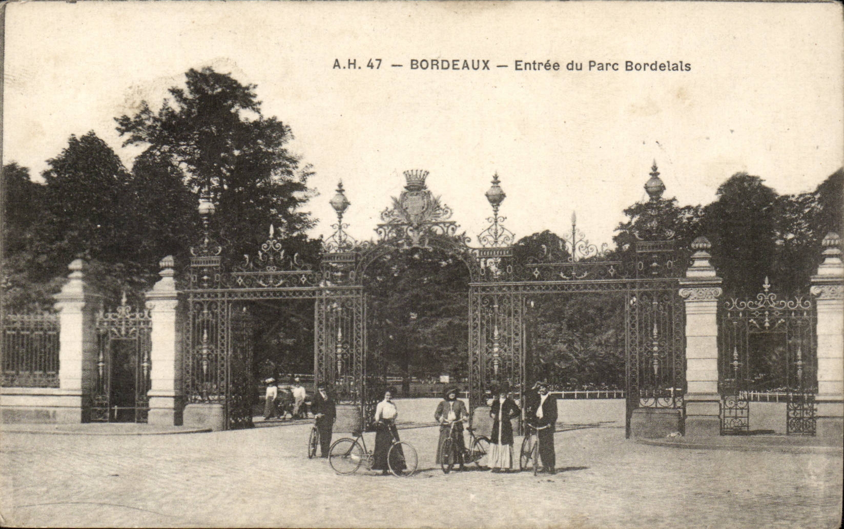 Bordeaux CPA between park bodelais (cycle cyclists)