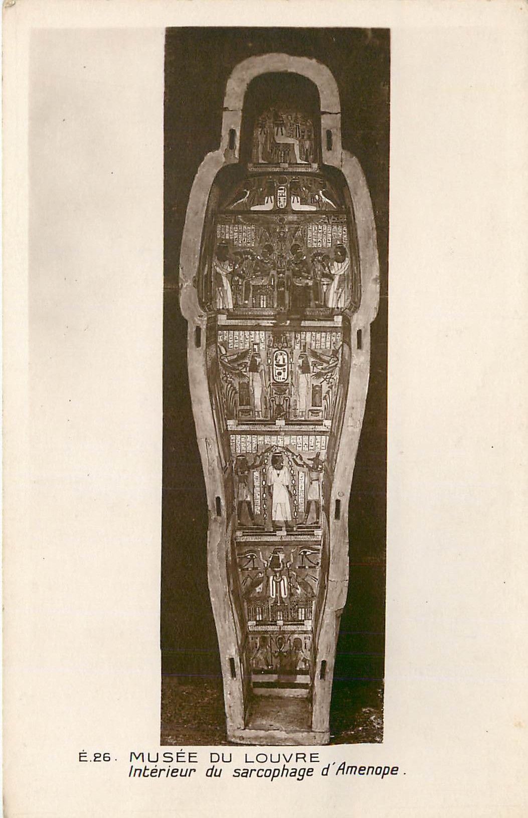 CPA Musee du Louvre Interieur du sarcophage d'Amenope 