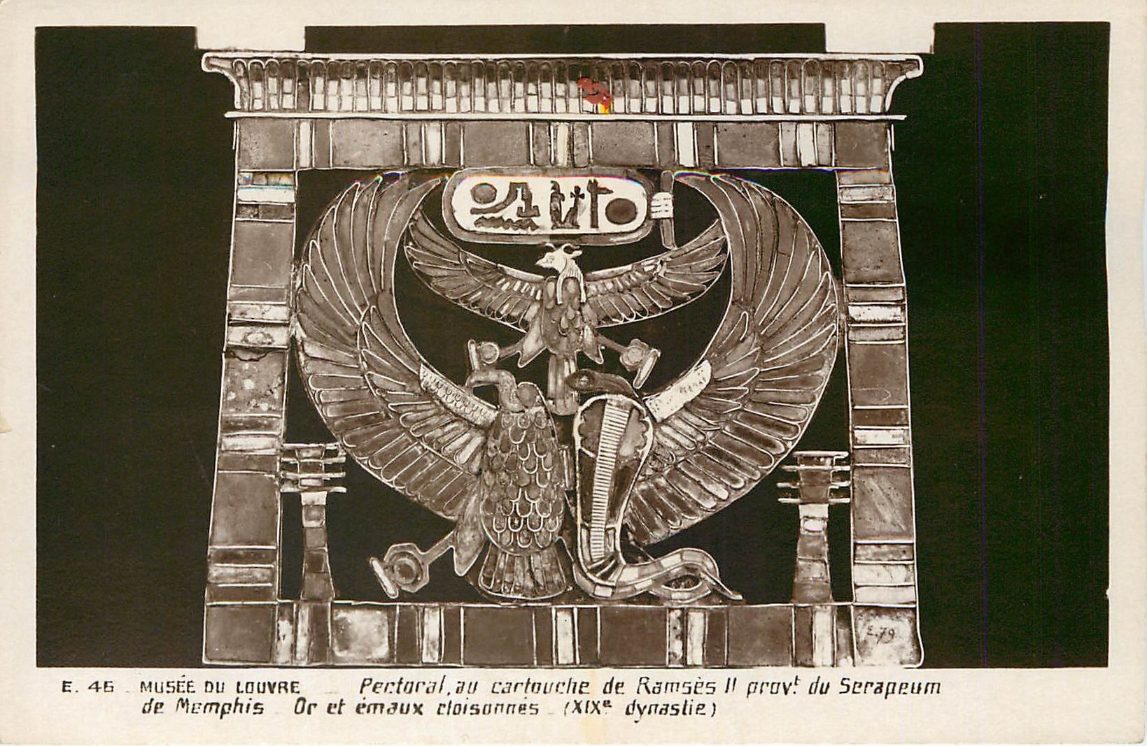 CPA Musee du Louvre Pectoral au cartouche de Ramses II prov du Serapeum de Memphis or et emaux clois