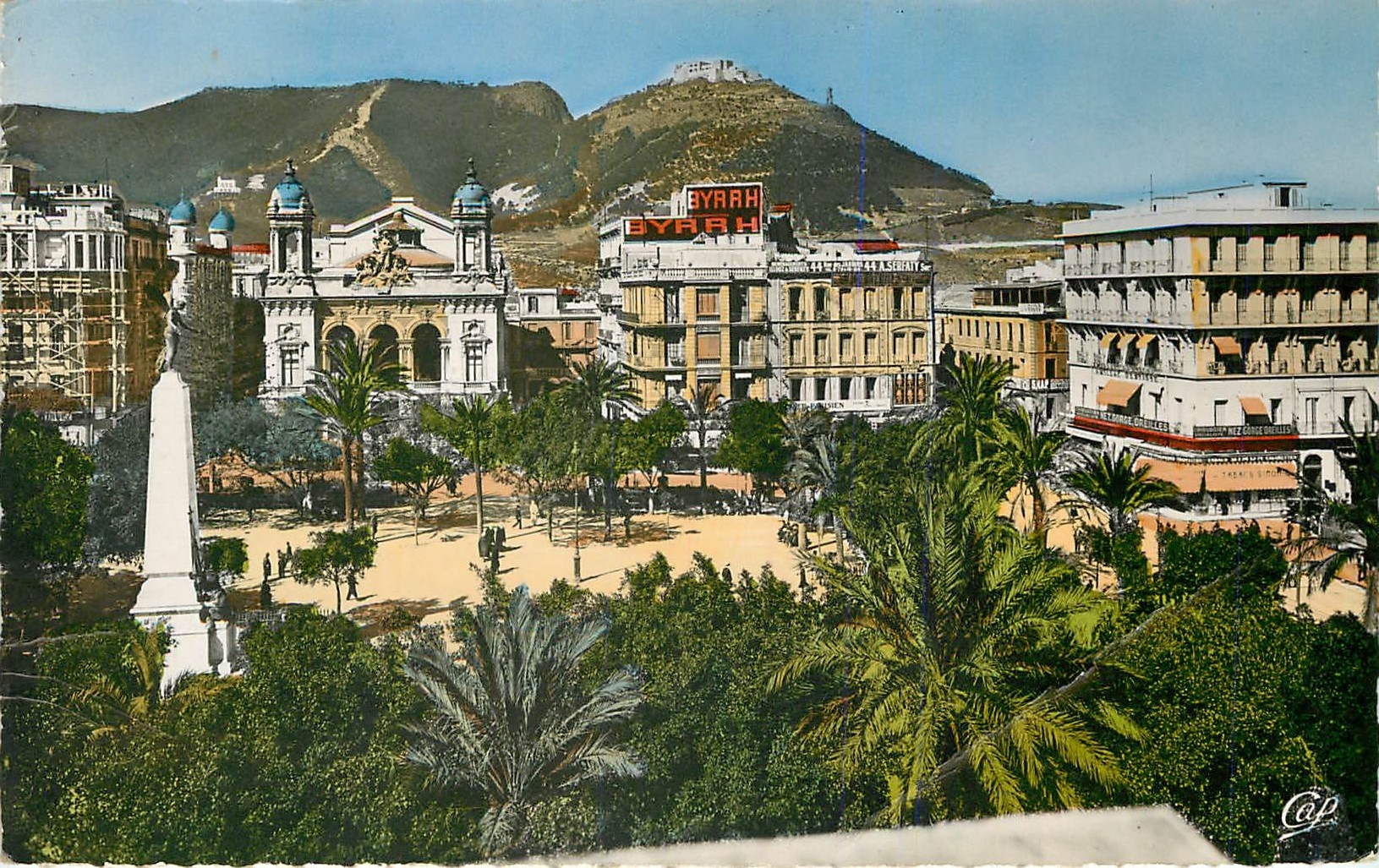 CPM Oran Place du Marechal Foch le Theatre et la Colline de Santa Cruz