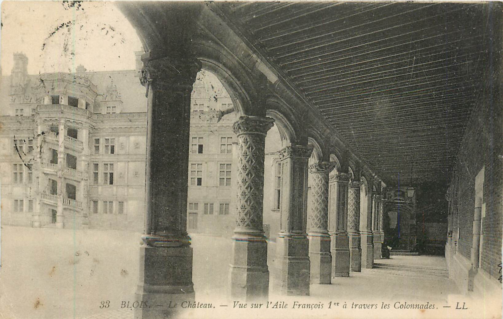 CPA Blois Le Chateau Vue sur l'Aile Francois 1er a travers les Colonnades