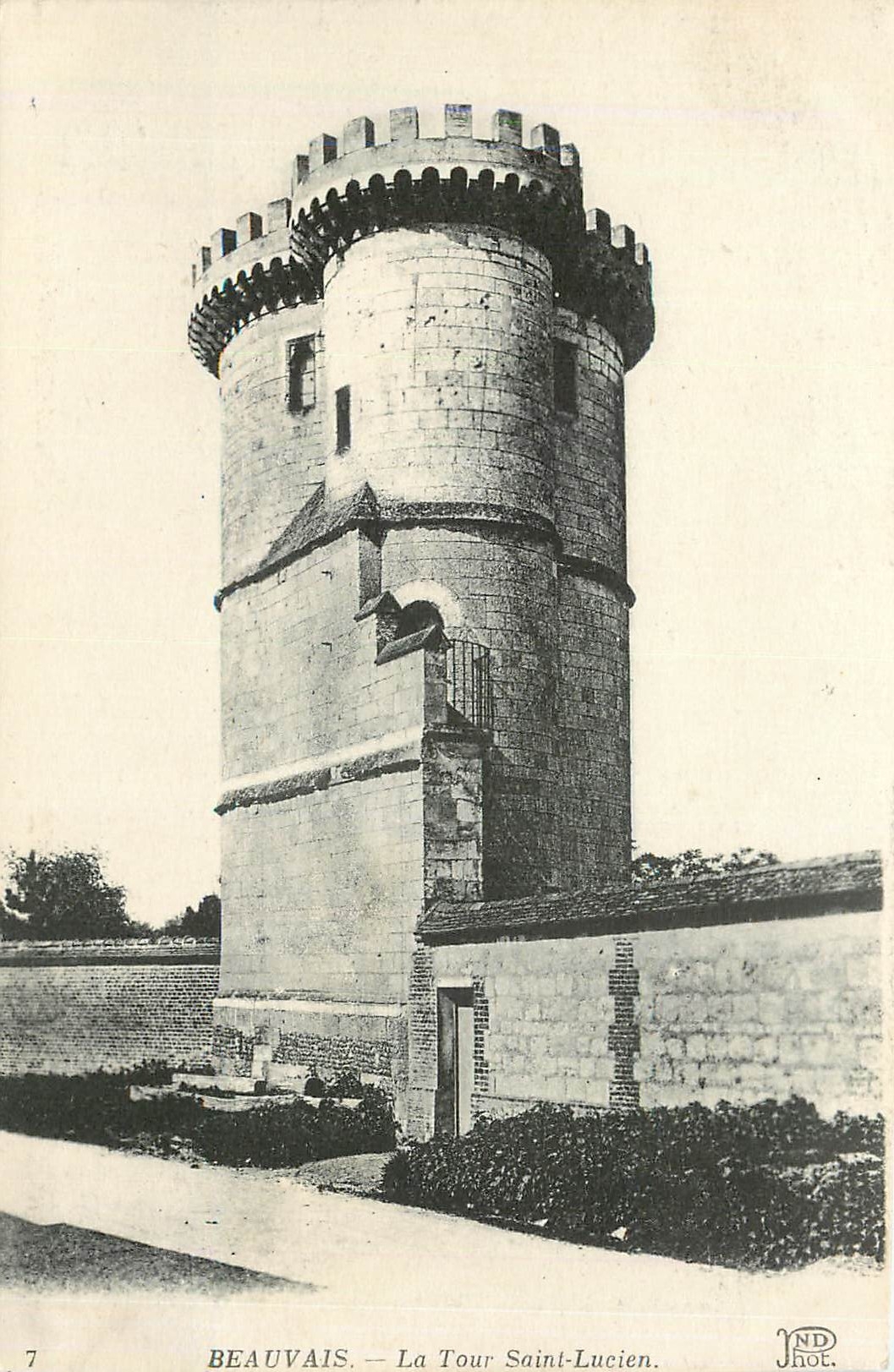 CPA Beauvais La Tour Saint Lucien 