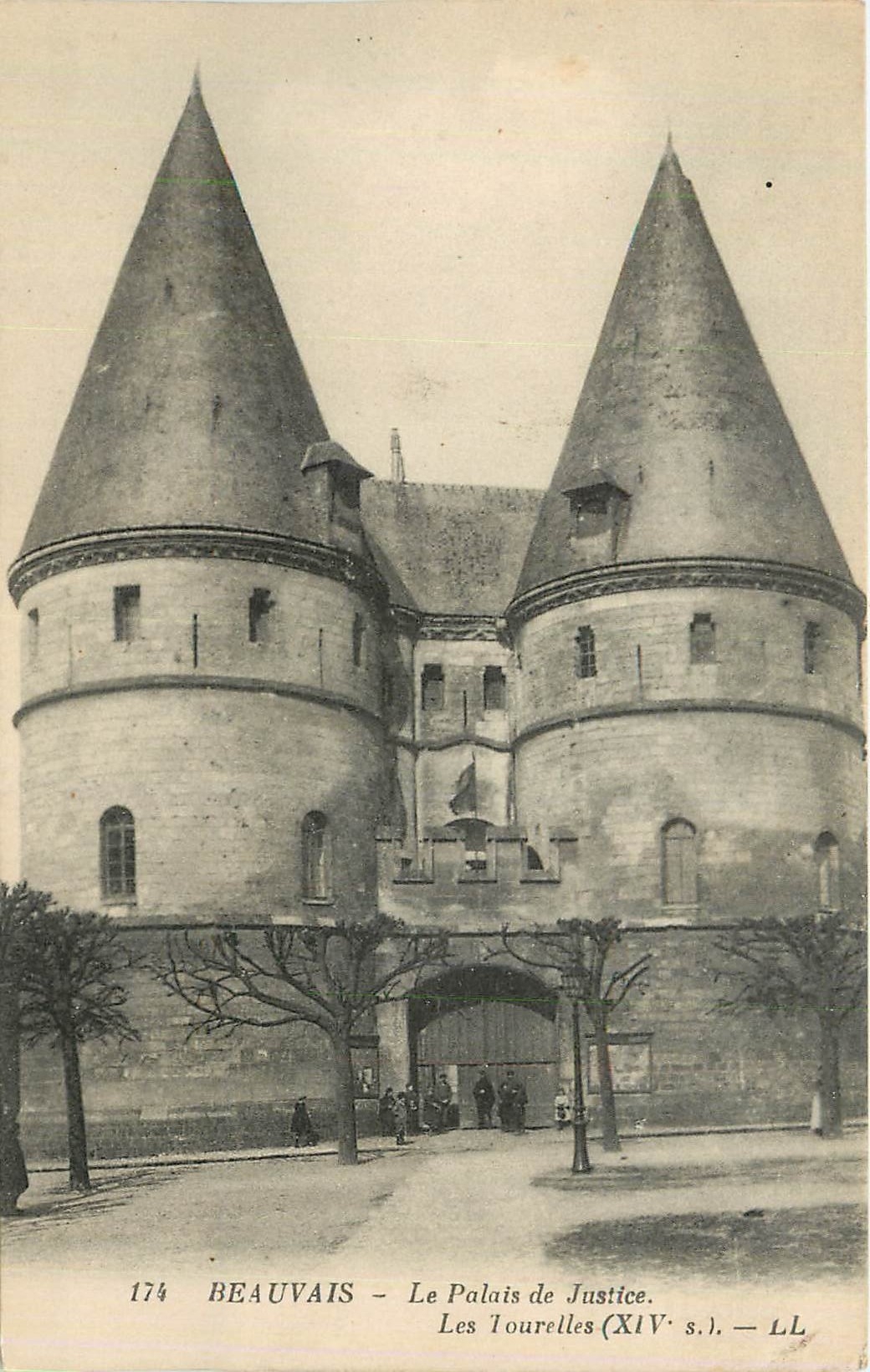 CPA Beauvais Le Palais de Justice Les Tourelles 