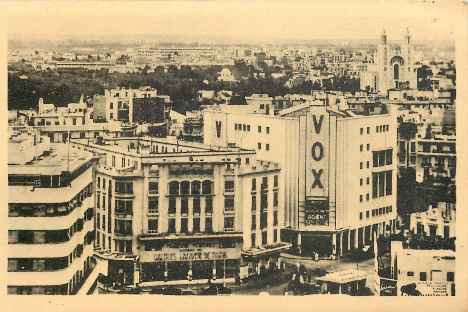 CPA Casablanca Un coin de la Place de France Vox