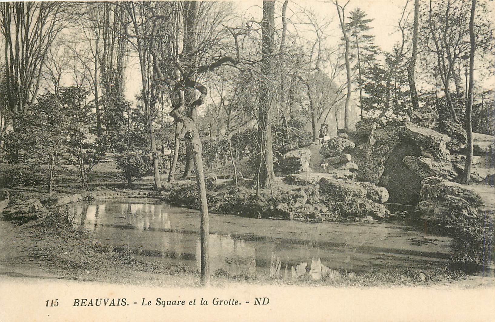 CPA Beauvais Le Square et la Grotte 