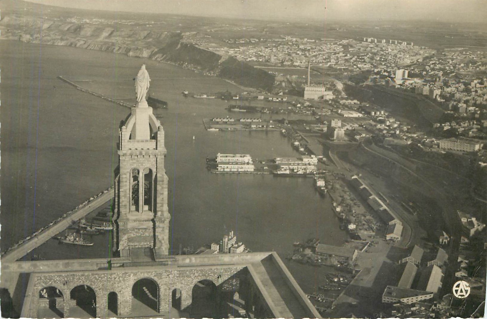 CPA Oran La Basilique de Santa Cruz et vue generale