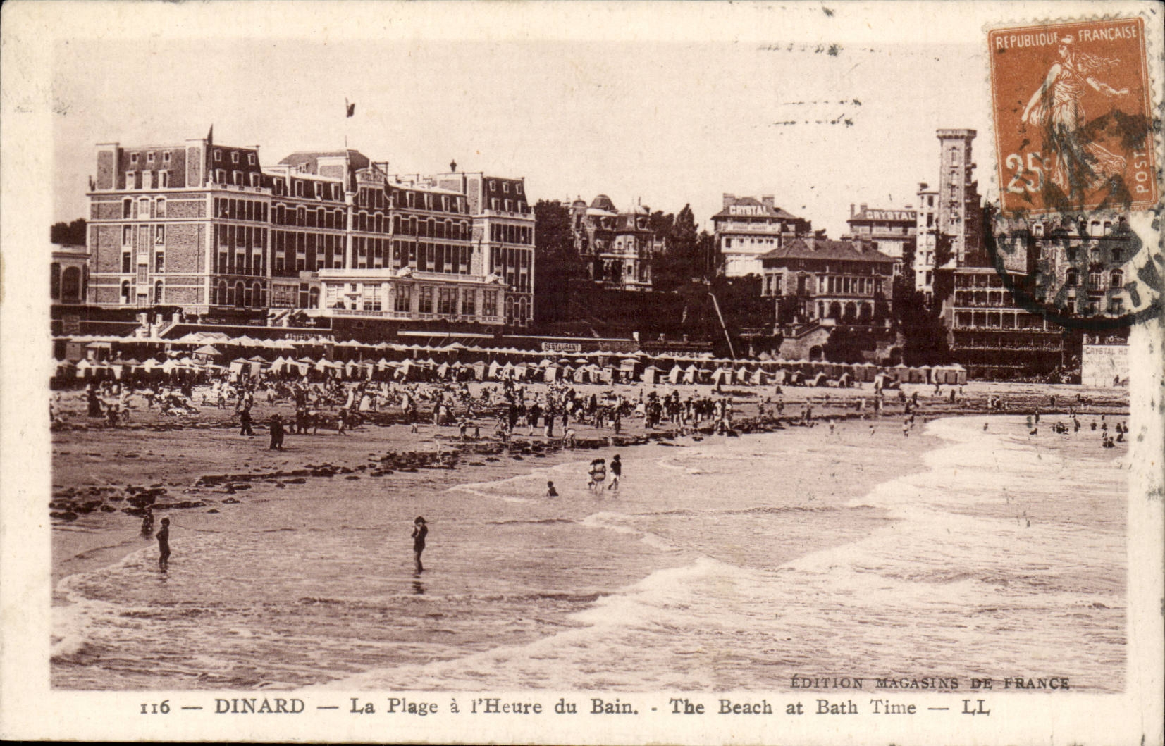 Dinard - la Plage a l'heure du bain - the Beach at Bath Time - CPA 