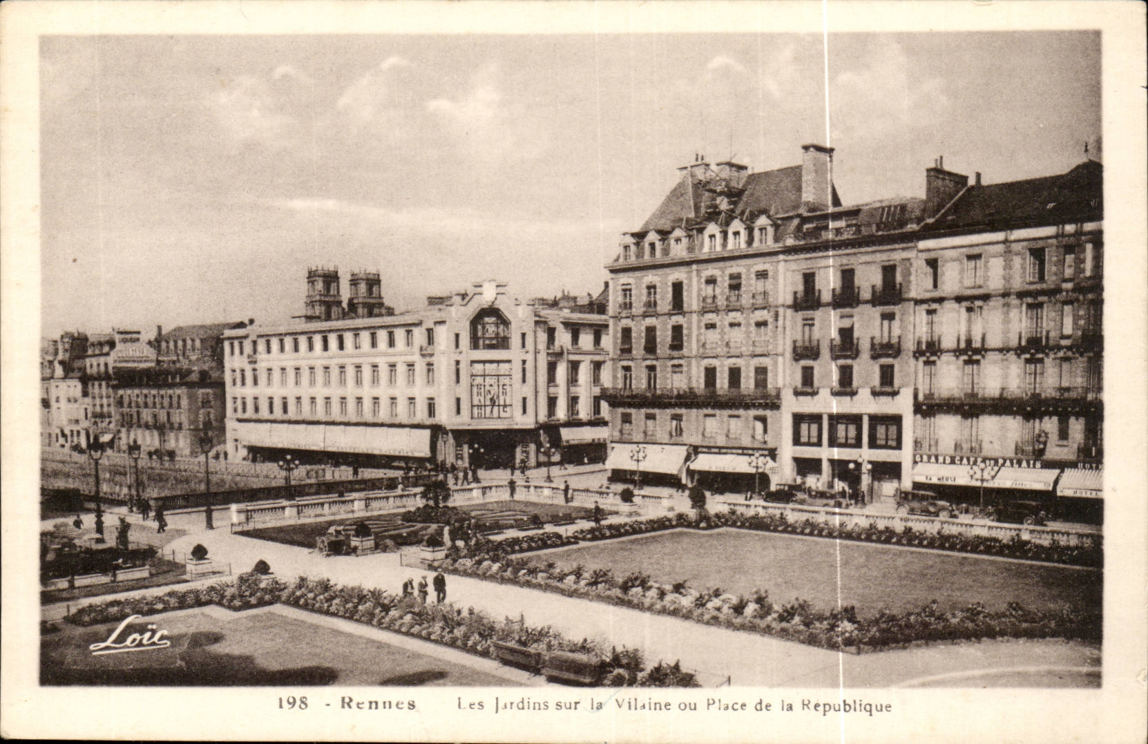 Rennes -les jardins sur la Vilaine Place de la Republique - CPA 