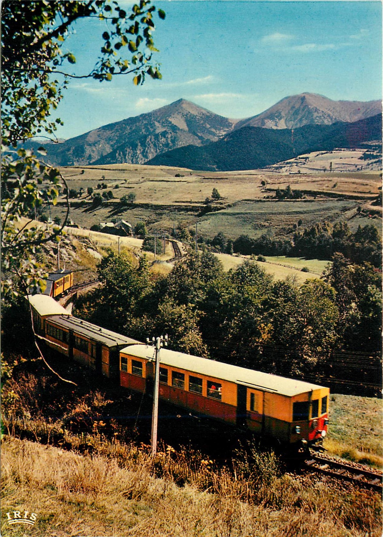 CPM La Cerdagne Francaise Le Petit Train Ligne SNCF de Villefranche de Conflent a la Tour de Carol 