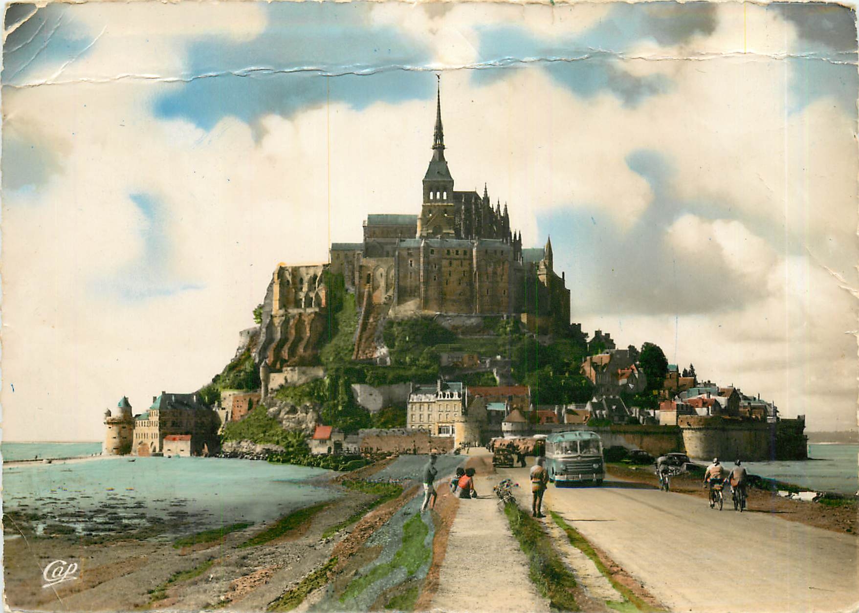 CPA Le Mont Saint Michel Vue generale prise de la Digue 