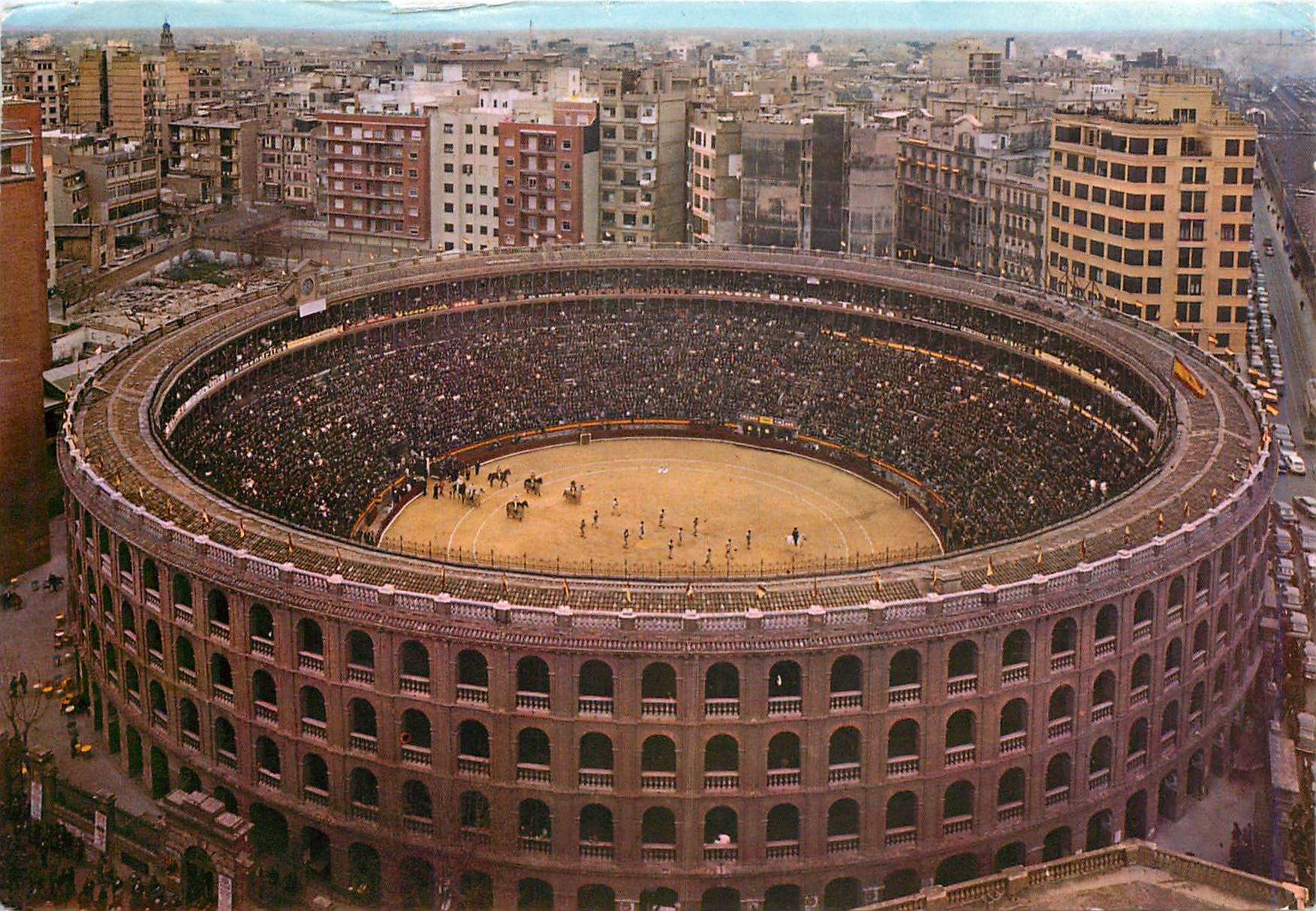 CPM Valencia Place de Taureaux en jour de corrida