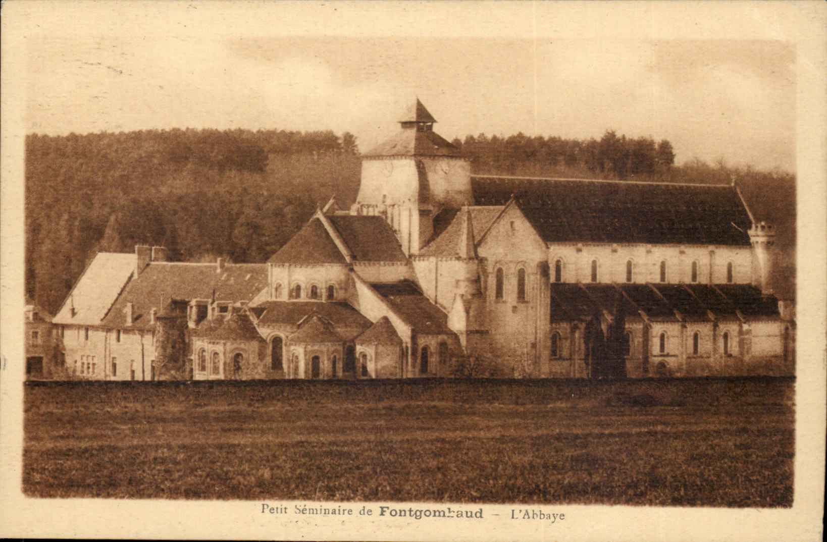 Fontgombault CPA Small seminar the abbey