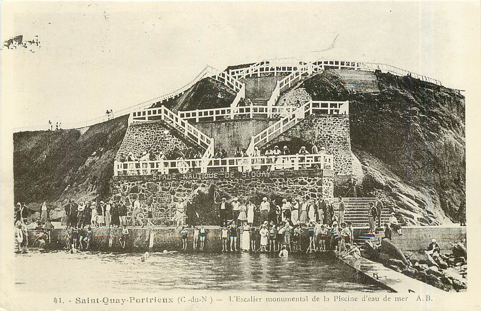 CPA Saint Quay Portrieux C du N L'Escalier monumental de la Piscine d'eau de mer Stade nautique