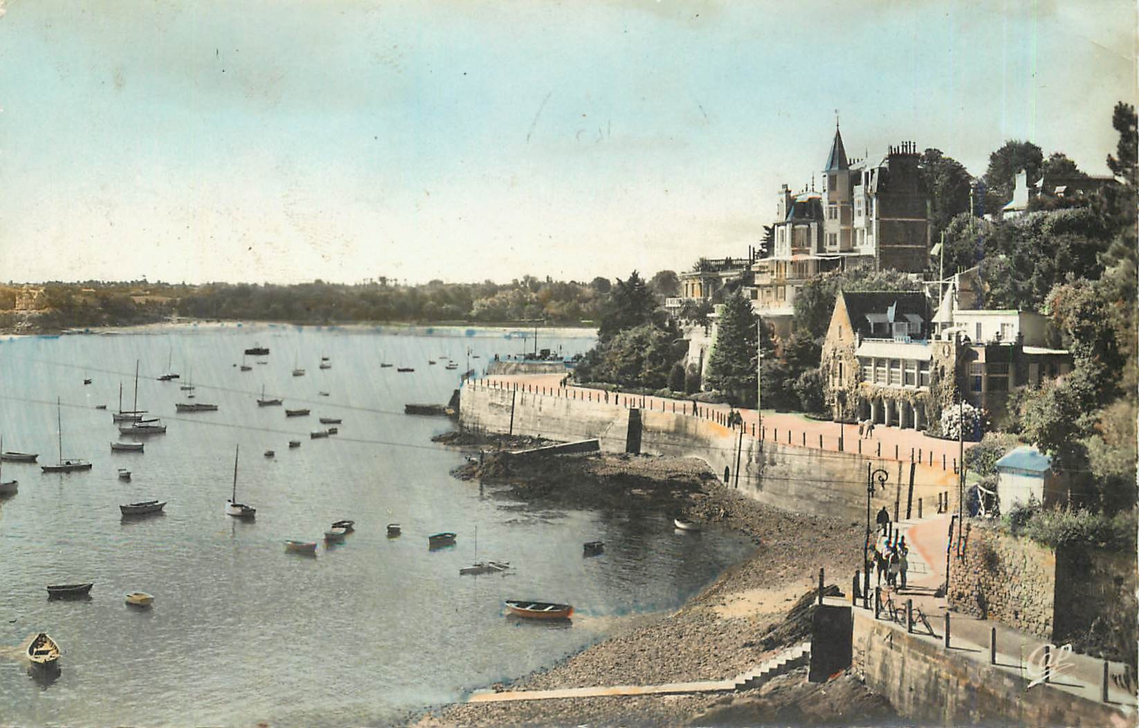 CPM Dinard La Promenade du Clair de Lune 