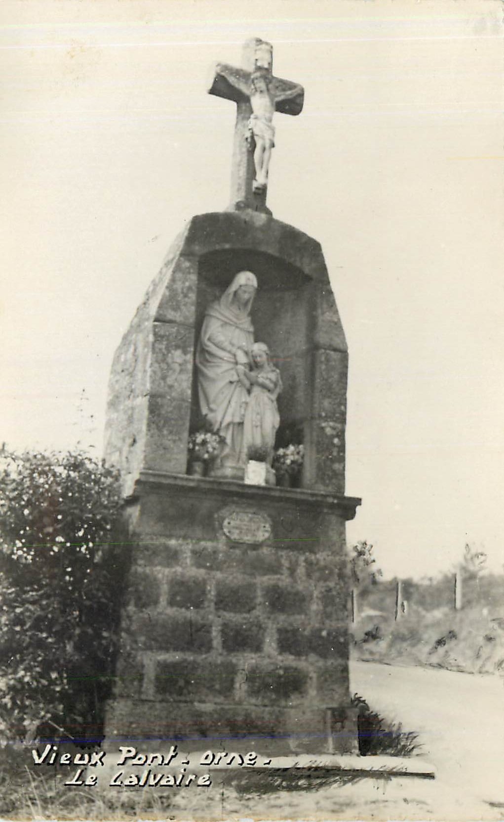 CPM Vieux Pont Orne Le Calvaire 
