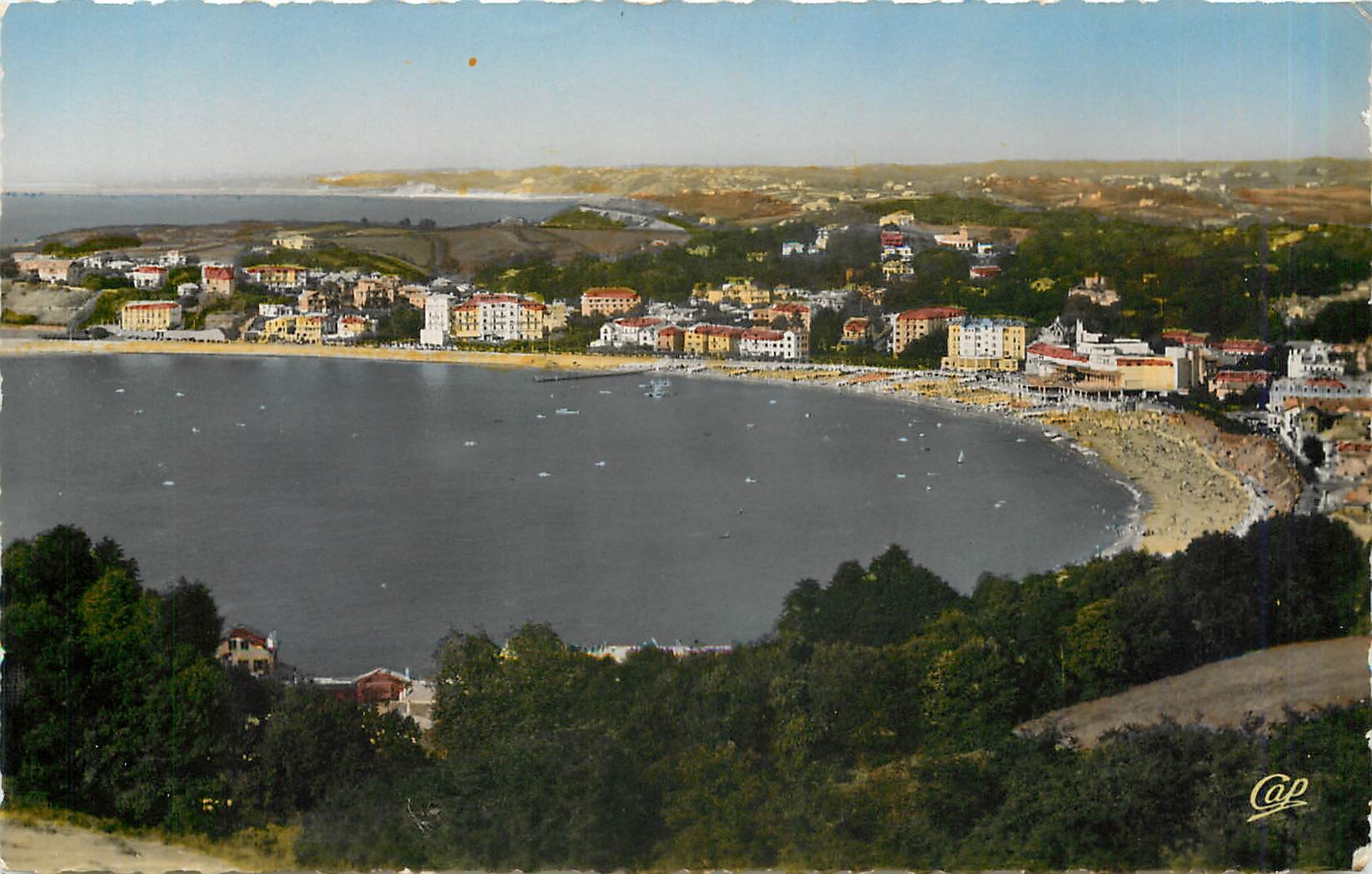CPM Saint Jean de Luz Vue generale de la Plage