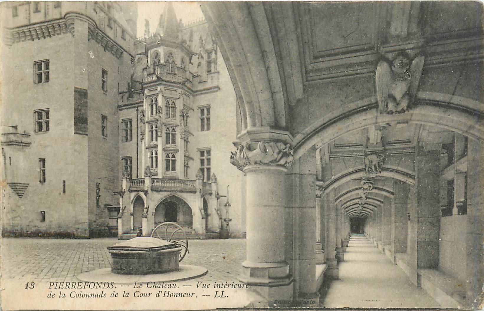 CPA Pierrefonds - Le Chateau - Vue interieure de la Colonnade de la Cour d'Honneur