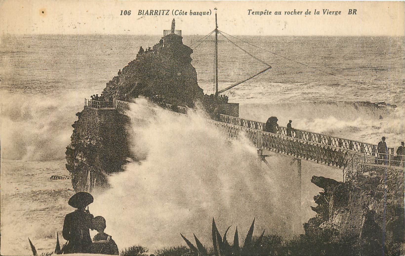 CPA Biarritz Tempete au rocher de la Vierge
