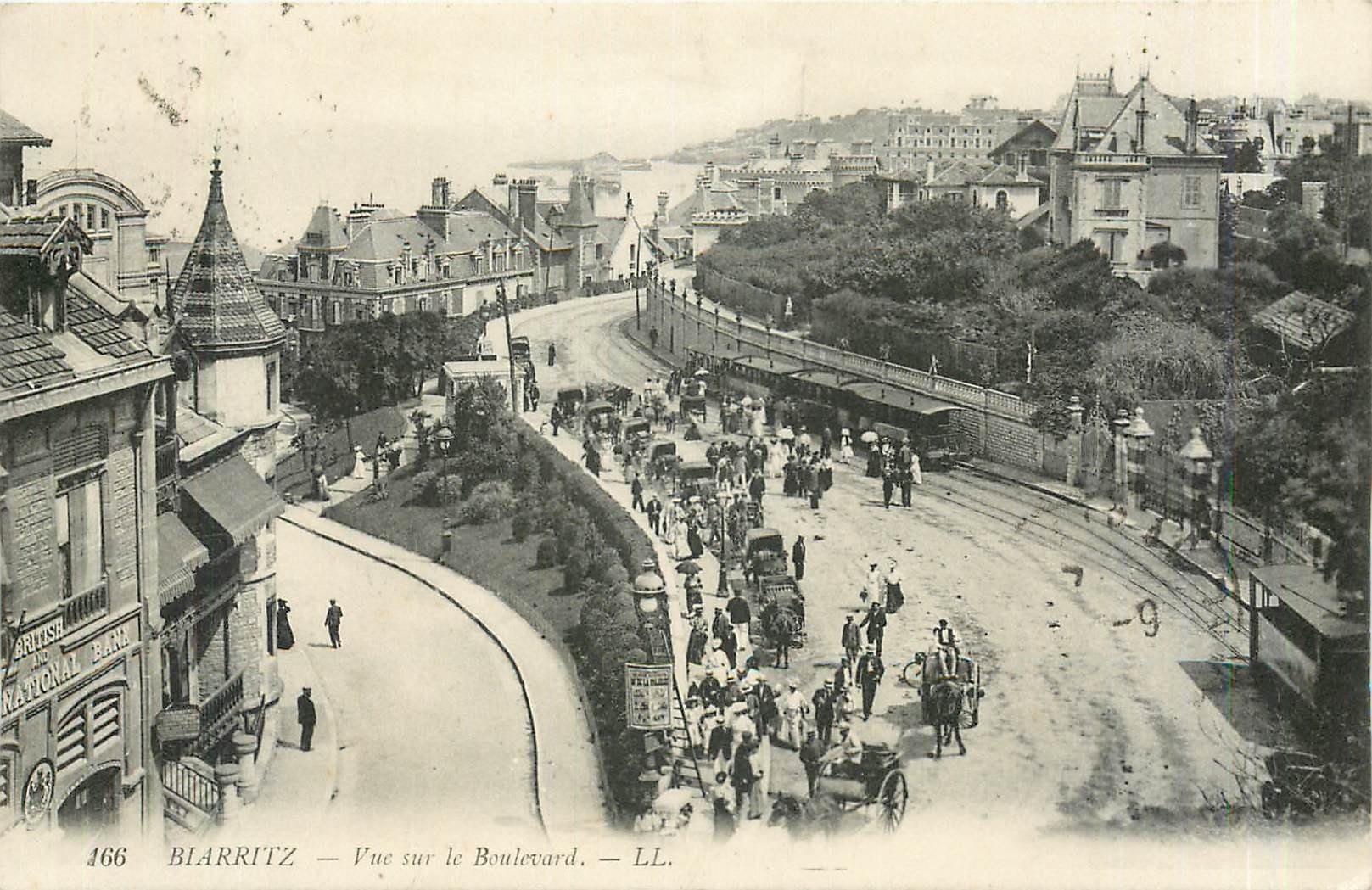 CPA Biarritz - Vue sur le Boulevard Train