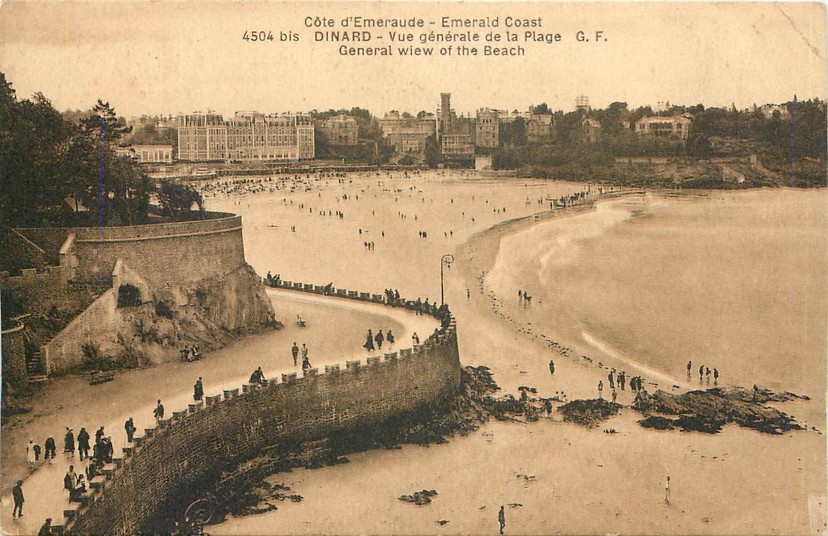 CPA Dinard - Vue generale de la Plage