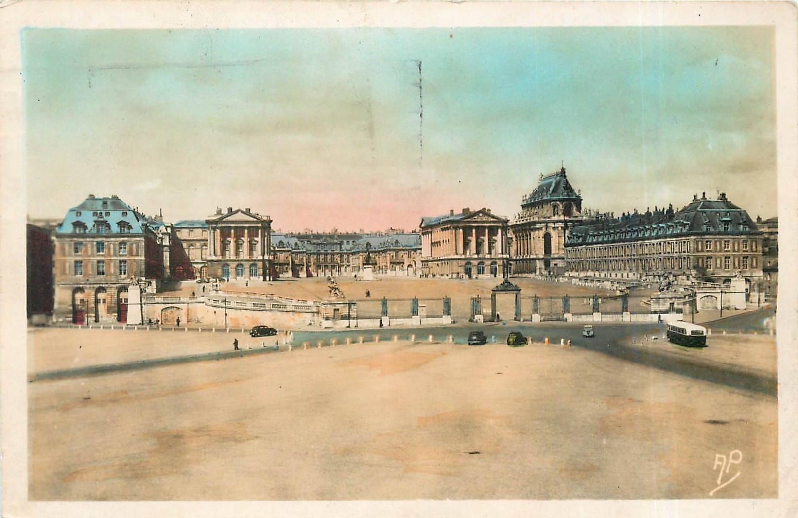 CPM Versailles Le Chateau et la Place d'Armes