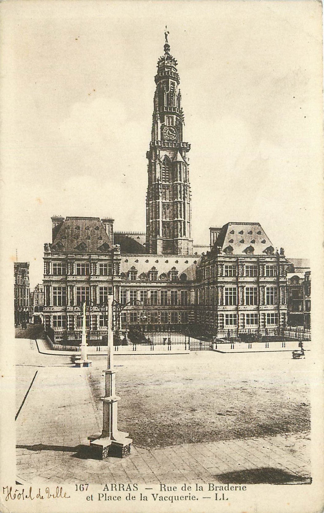 CPA Arras Rue de la Braderie et Place de la Vacquerie 