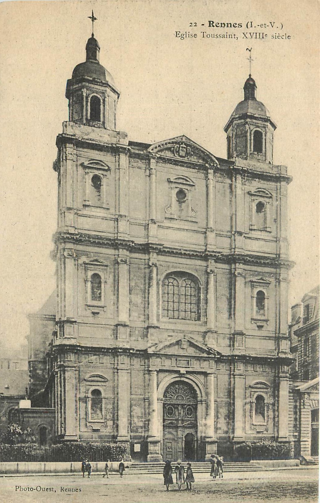 CPA Rennes L et V Eglise Toussaint 