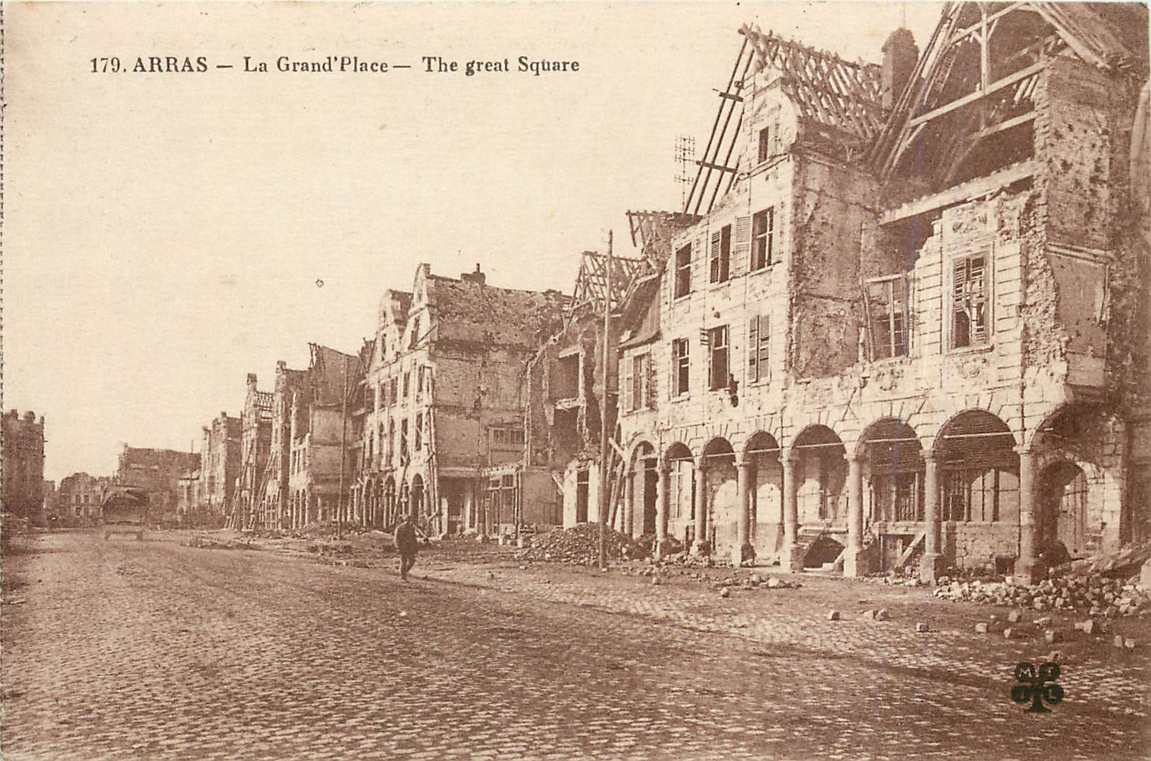 CPA Arras La Grand Place 
