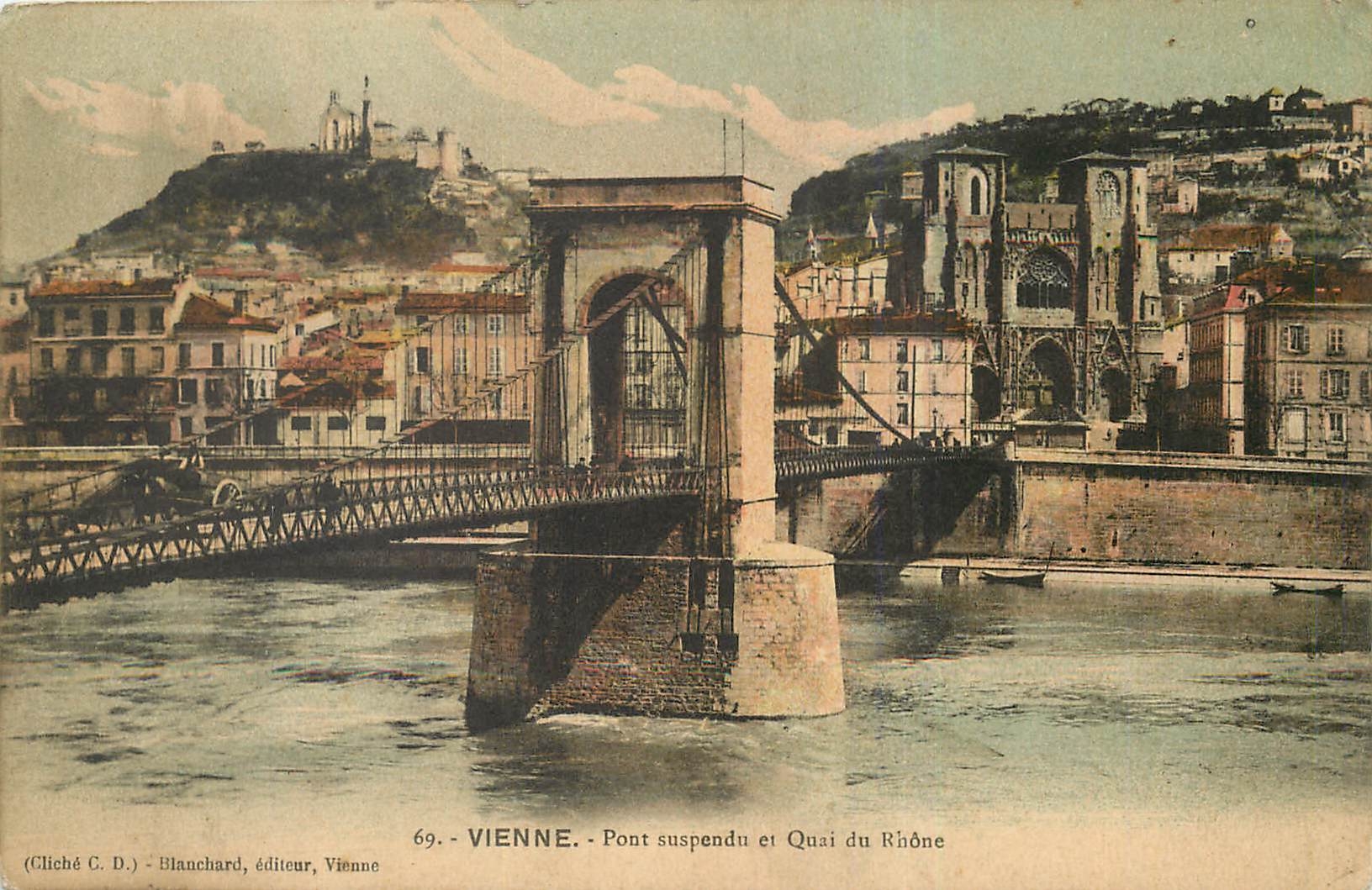 CPA Vienne Pont suspendu et Quai du Rhone 