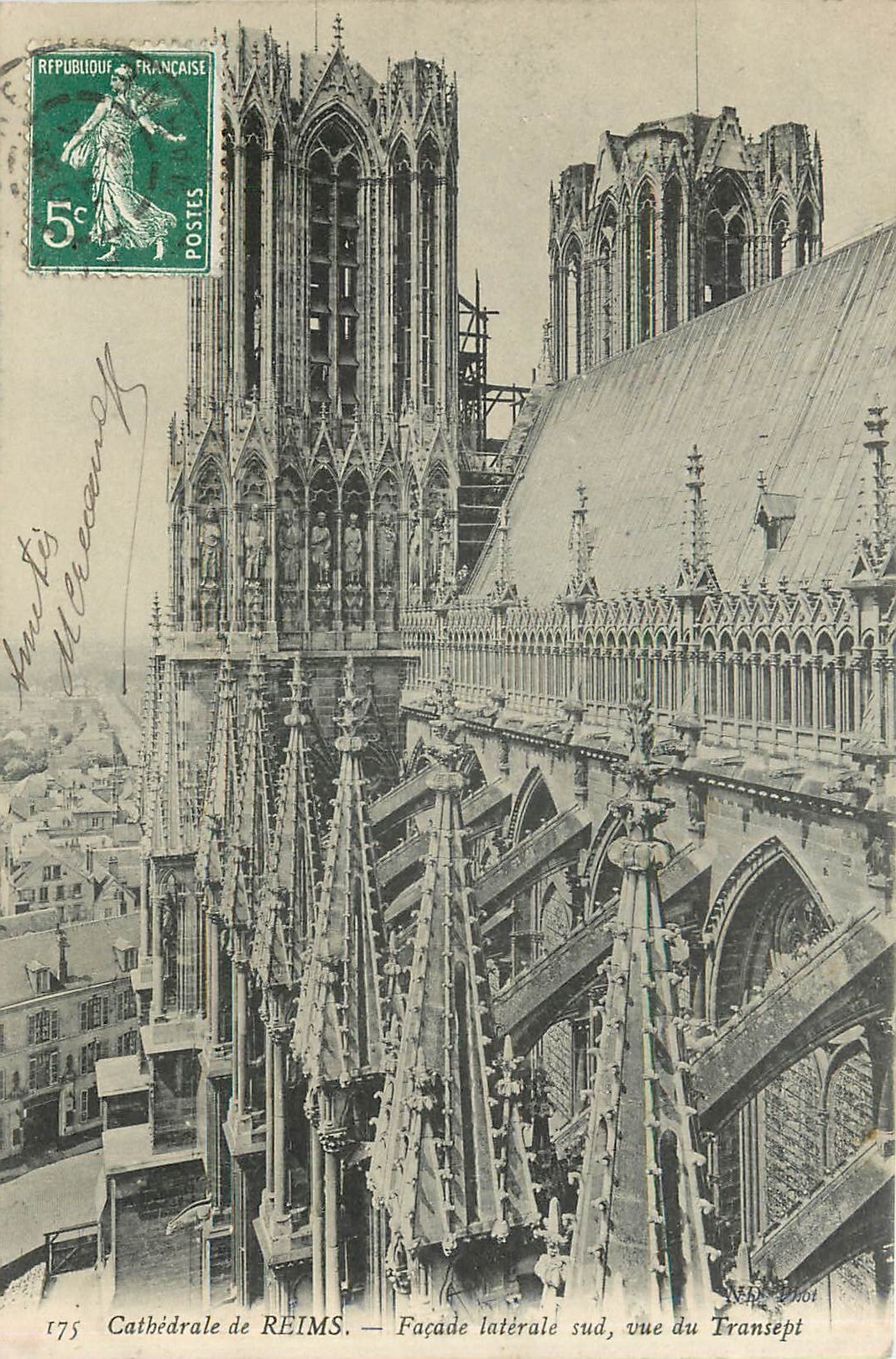 CPA Cathedrale de Reims Facade laterale sur vue du Transept 