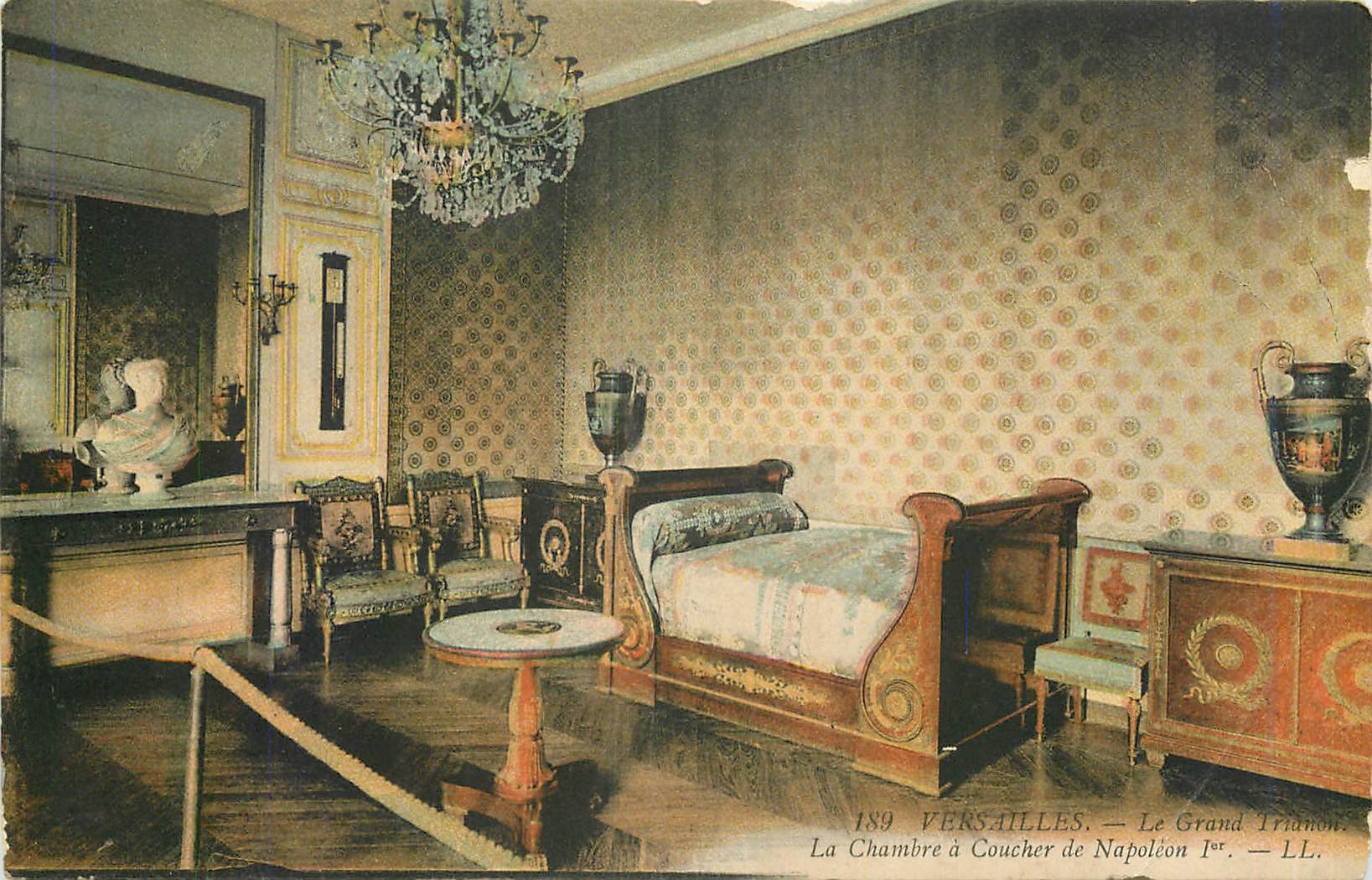 CPA Versailles Le Grand Trianon La Chambre a Coucher de Napoleon