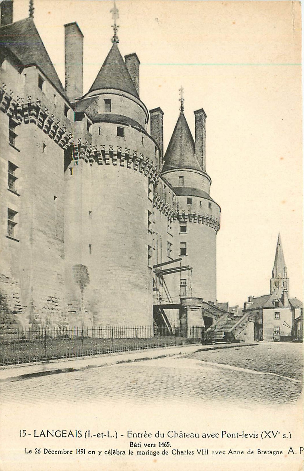 CPA Langeais L et L Entree du Chateau avec Pont levis