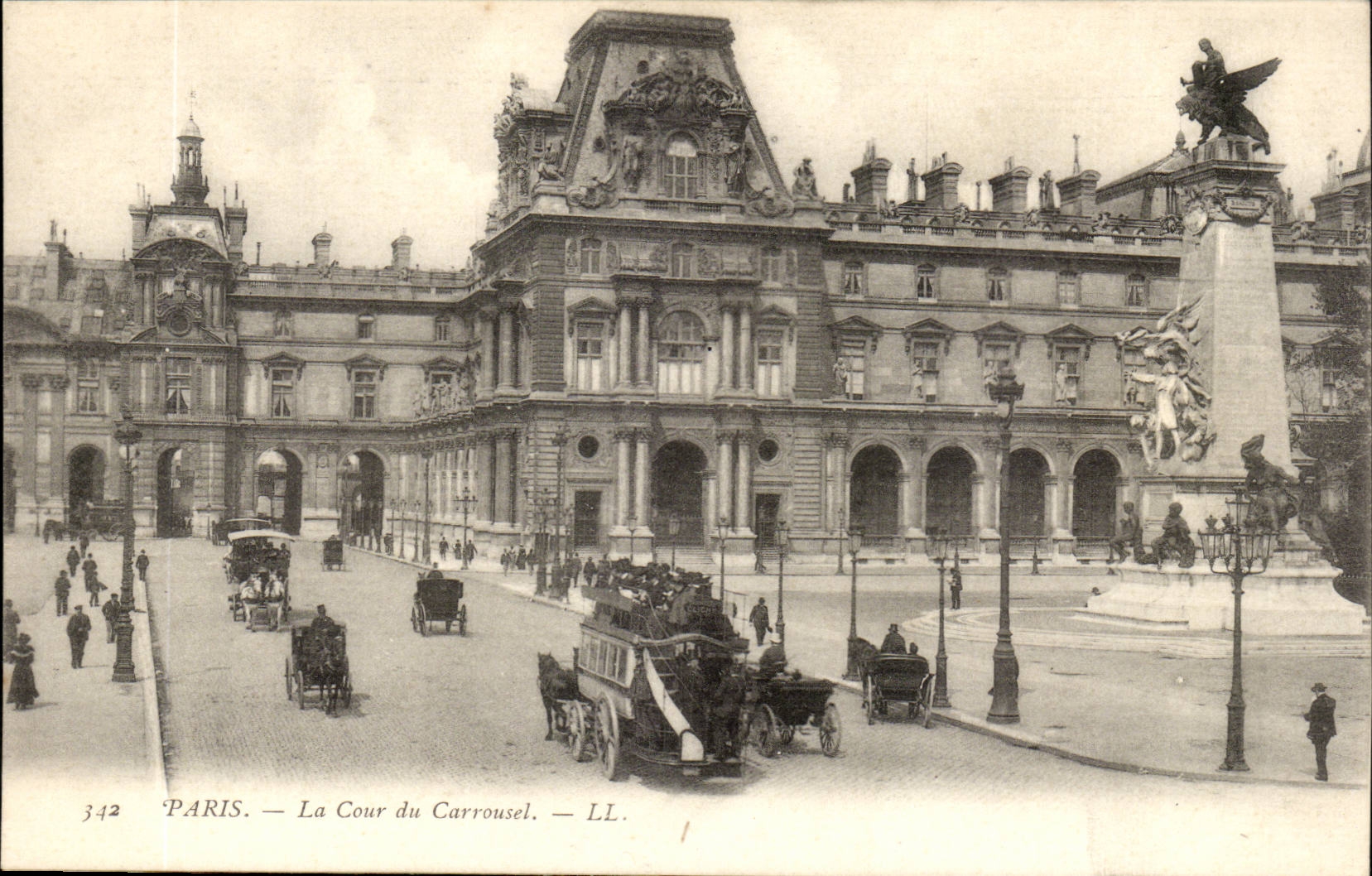 Paris -1 - Louvre - La Cour de Carrousel - cheval - CPA