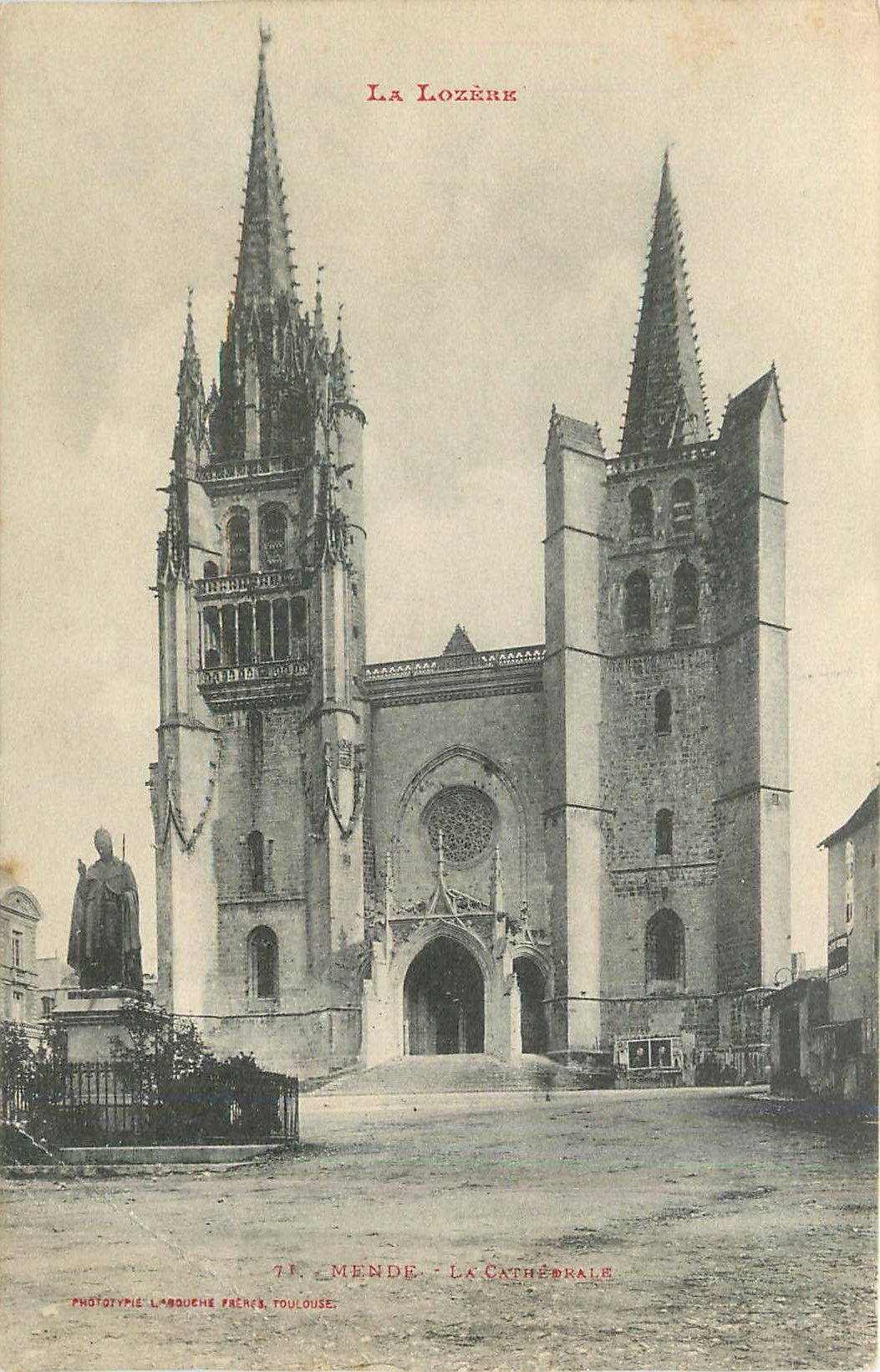 CPA La Lozere Mende La Cathedrale 