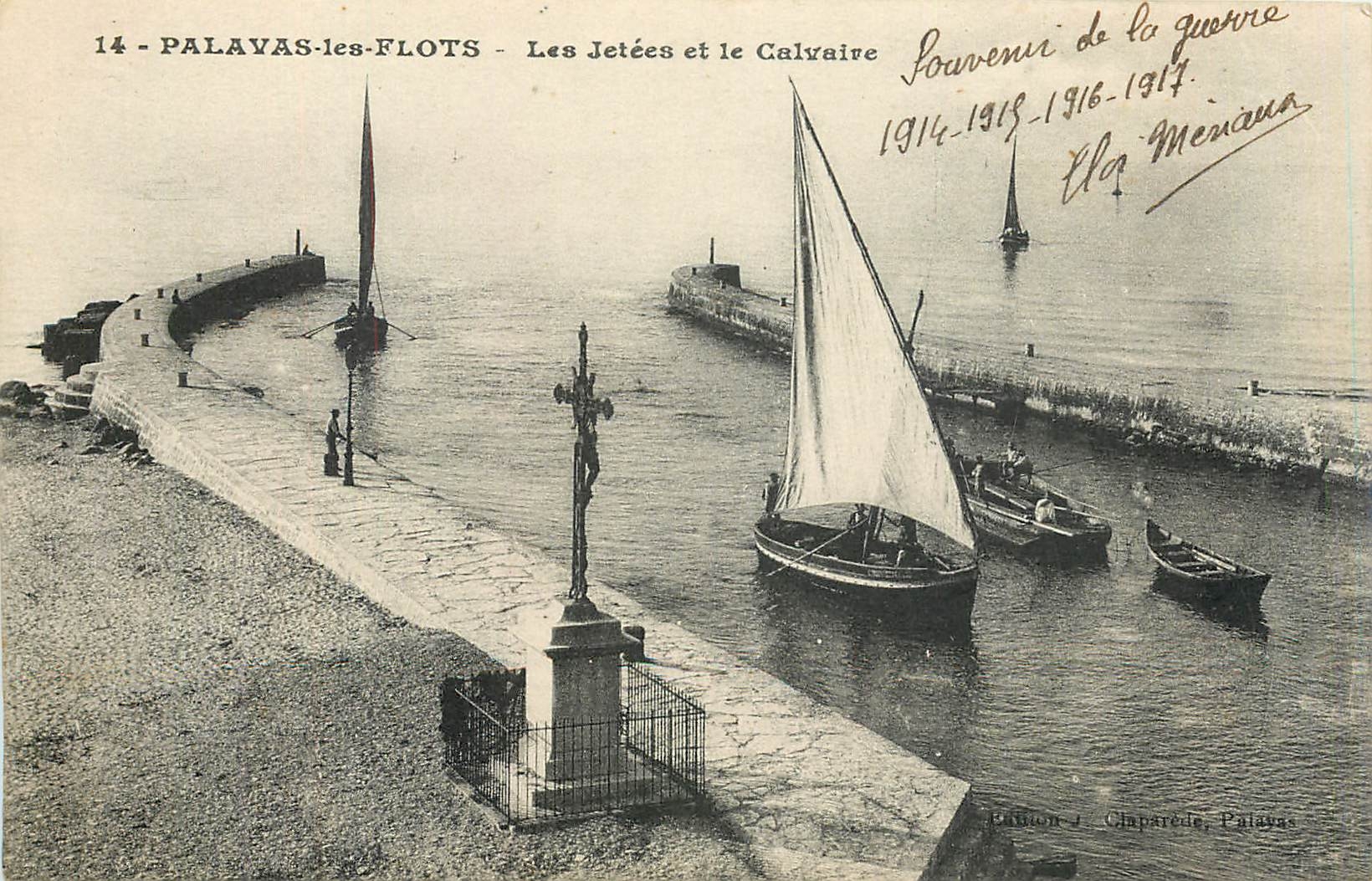 CPA Palavas les Flots Les Jetees et le Calvaire Bateaux