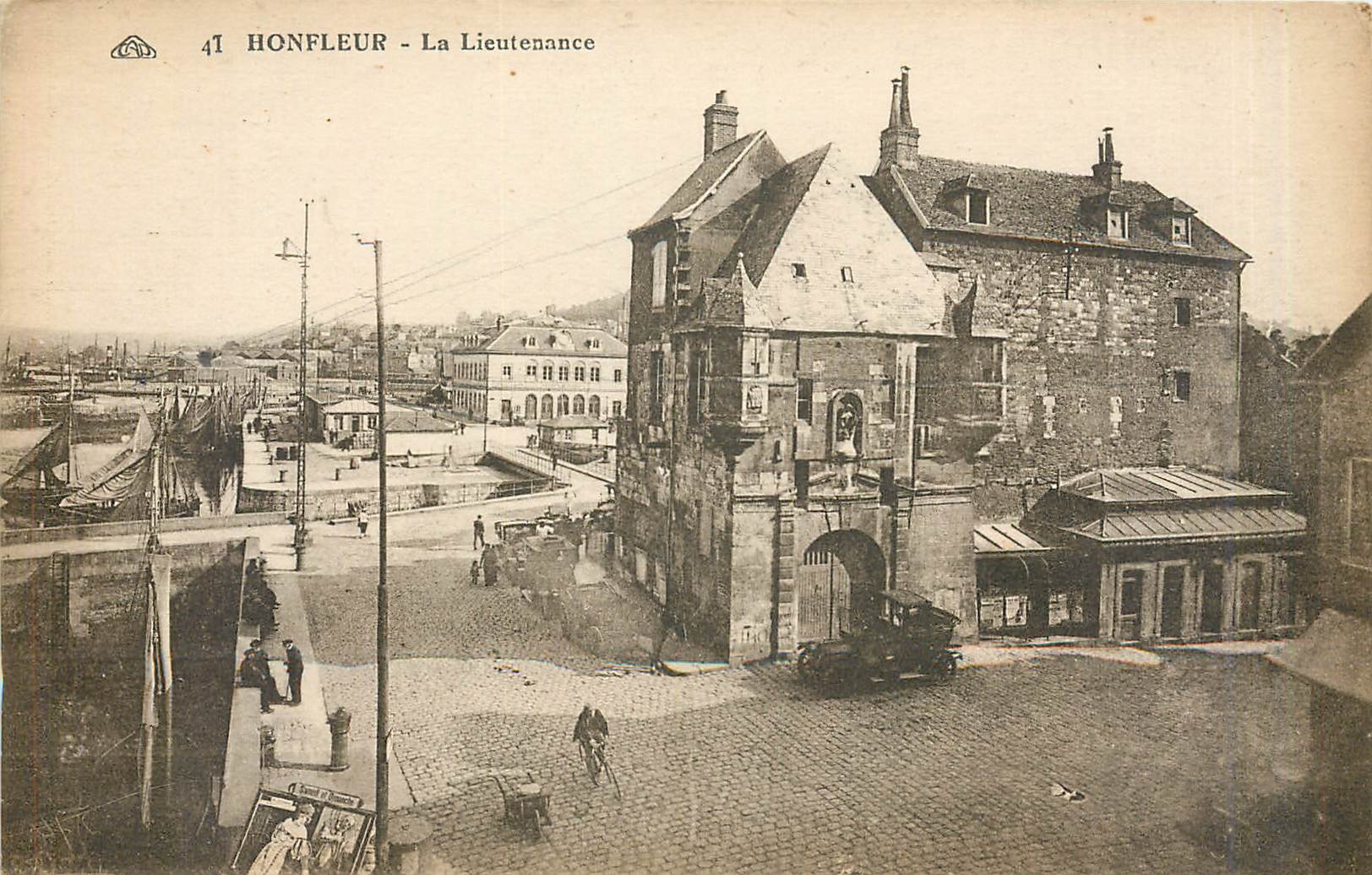 CPA Honfleur La Lieutenance 