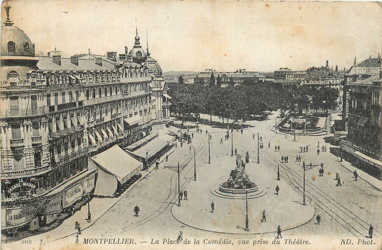 CPA Montpellier La Place de la Comedie vue prise du Theatre 