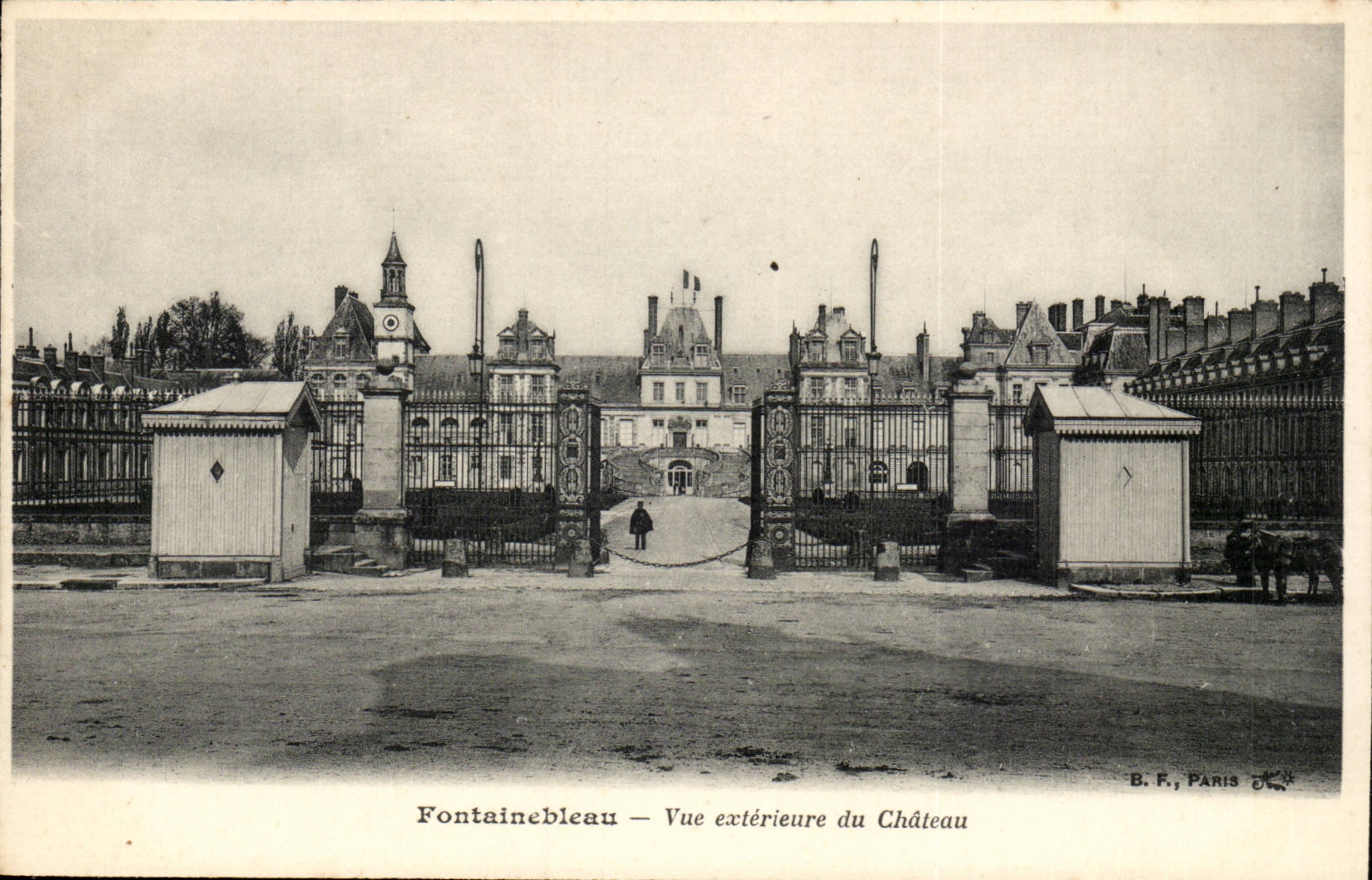 Fontainebleau - Sight External of the Castle - CPA