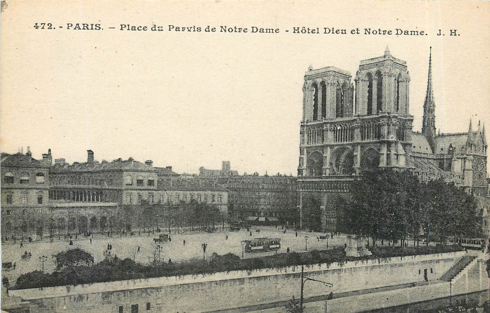 CPA Paris Place du Parvis de Notre Dame Hotel Dieu et Notre dame