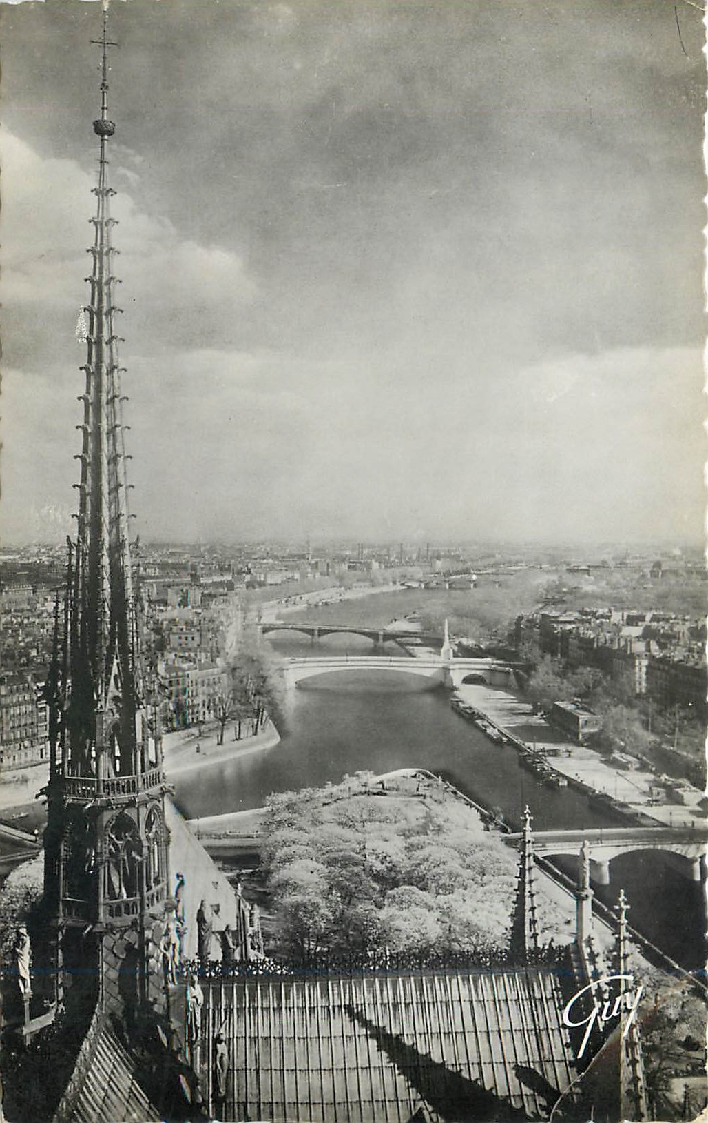 CPM Paris et ses Merveilles La Seine en amont de Notre Dame