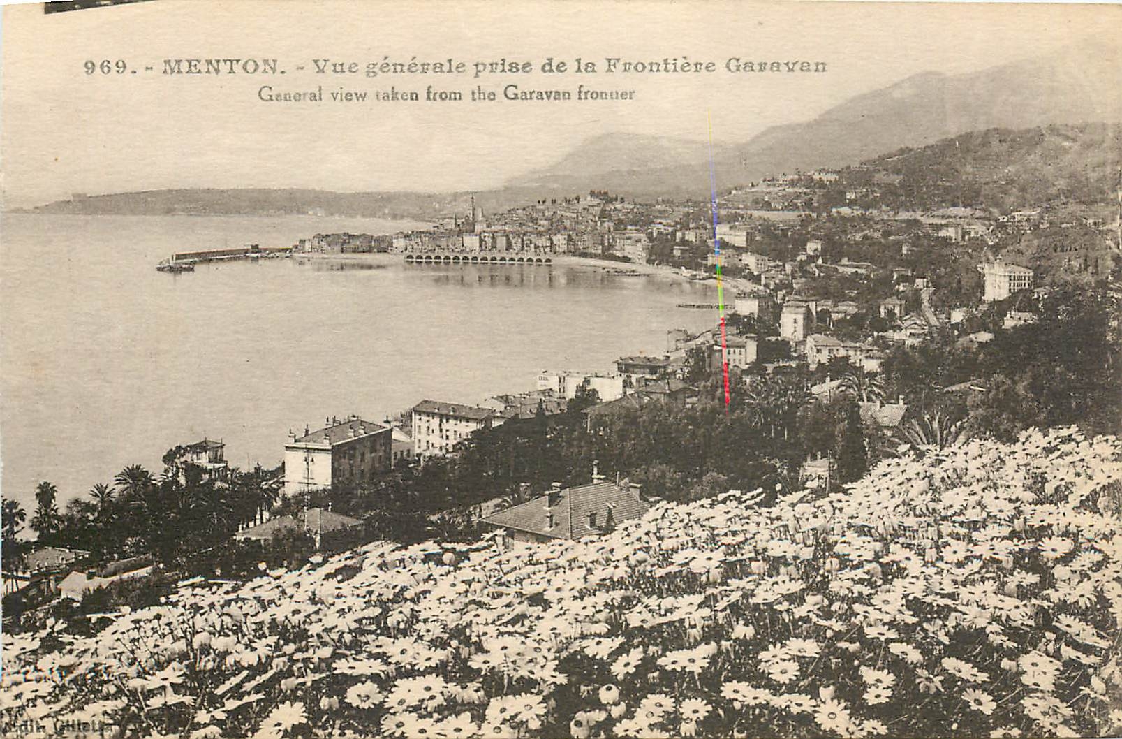 CPA Menton Vue generale prise de la Frontiere Garavan