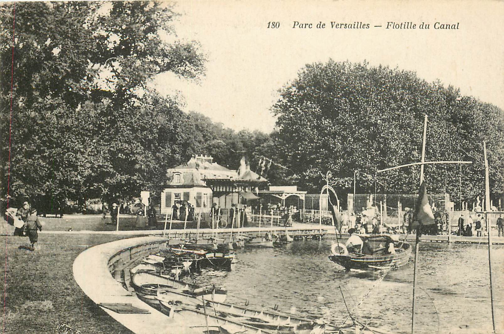 CPA Parc de Versailles Flotille du Canal Bateaux