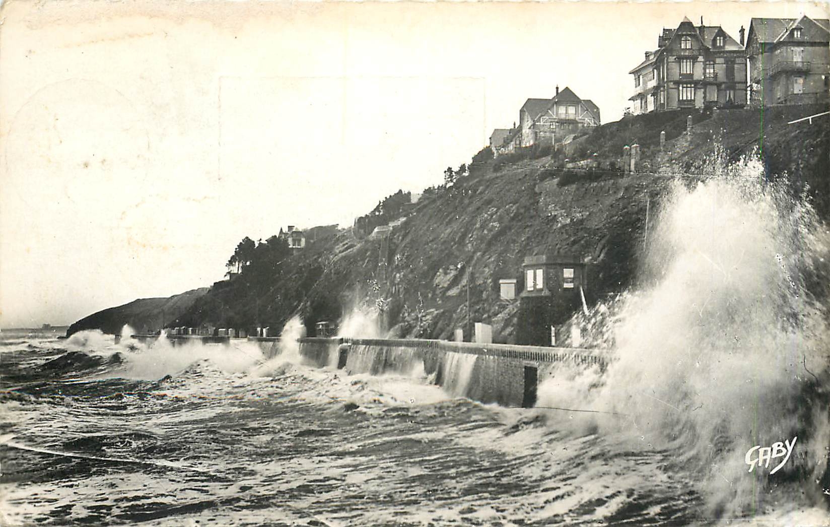 CPM Granville Manche Mer demontee 