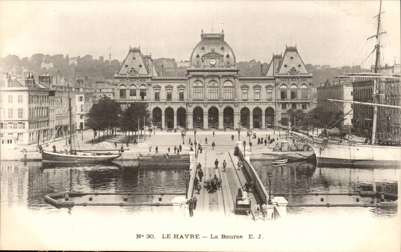 Le Havre CPA La Bourse (bateau)